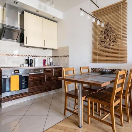 Platinum Tower - City Center - Golden Apartments Varsavia Esterno foto