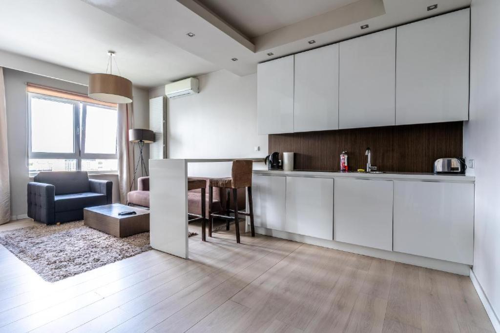 Platinum Tower - City Center - Golden Apartments Varsavia Esterno foto
