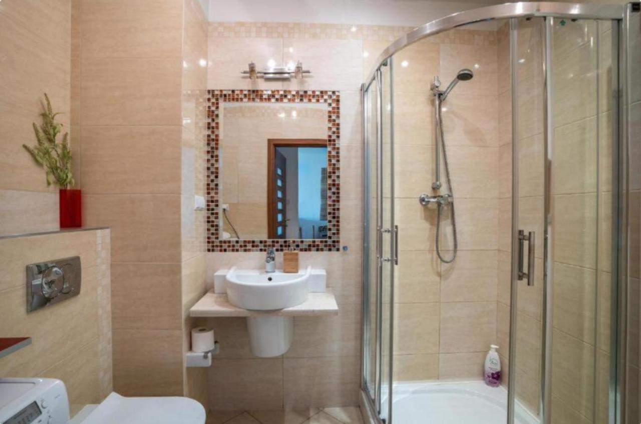 Platinum Tower - City Center - Golden Apartments Varsavia Esterno foto