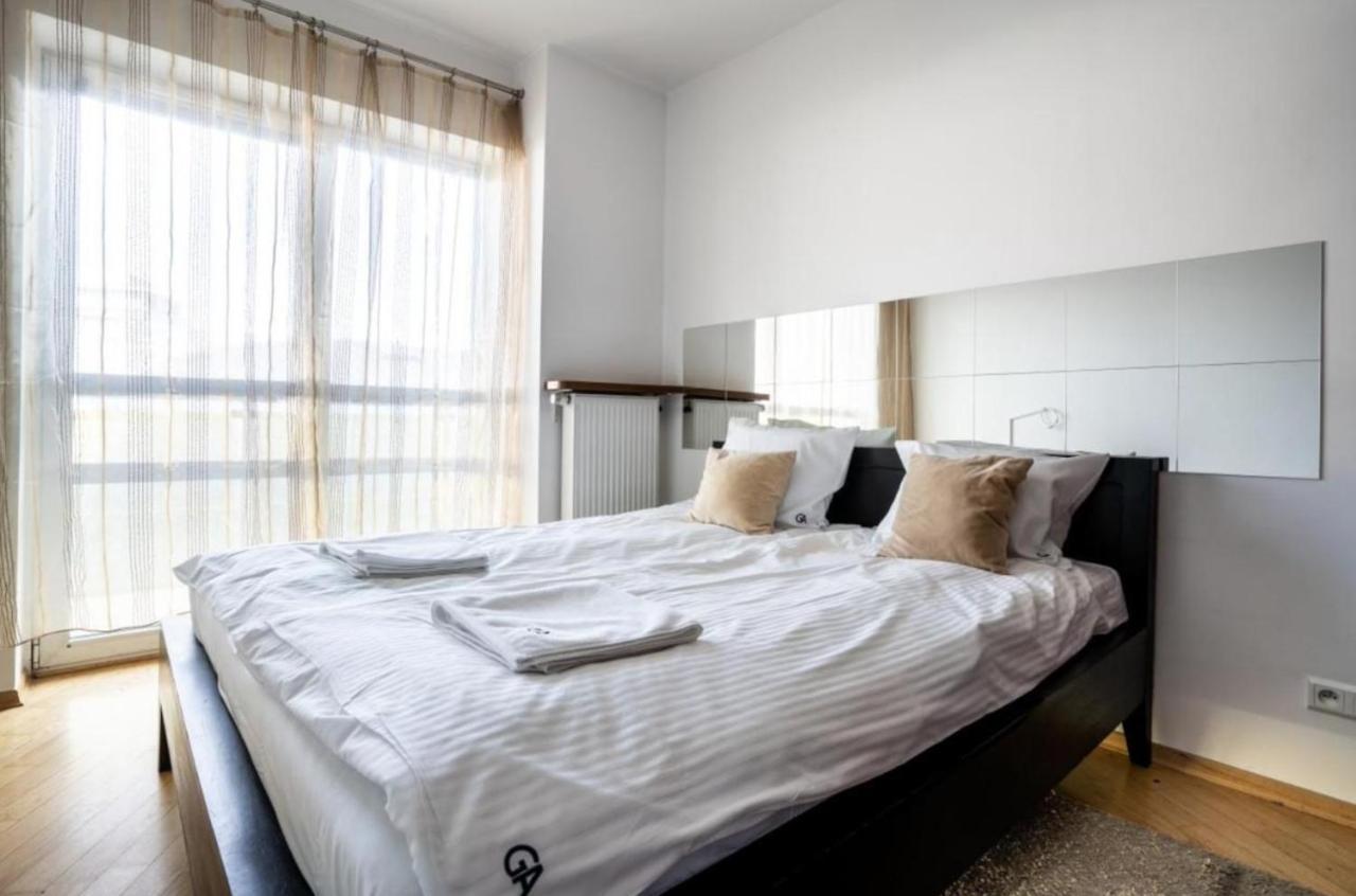 Platinum Tower - City Center - Golden Apartments Varsavia Esterno foto