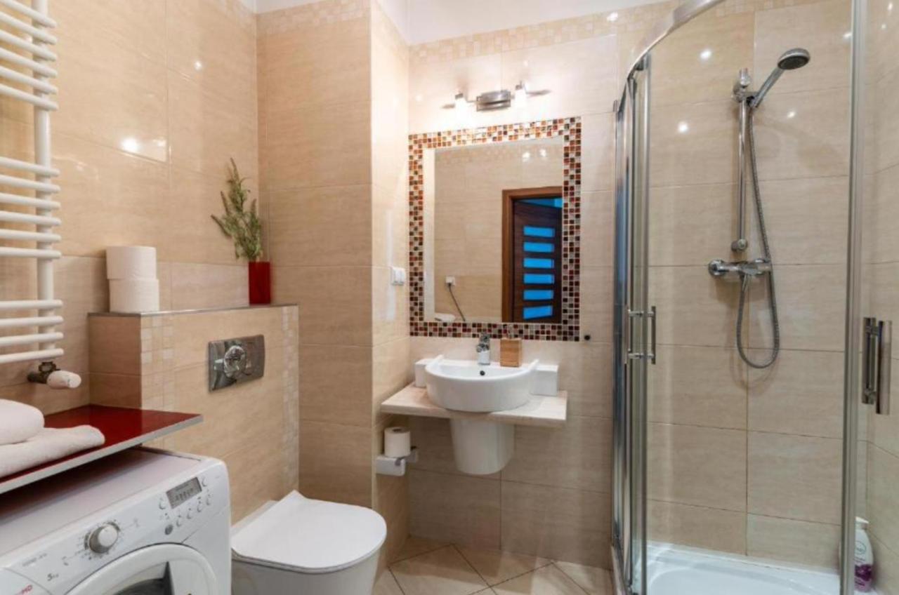 Platinum Tower - City Center - Golden Apartments Varsavia Esterno foto